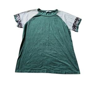 Green Short Sleeve Women's Top with Patterned Sleeves. Xxl